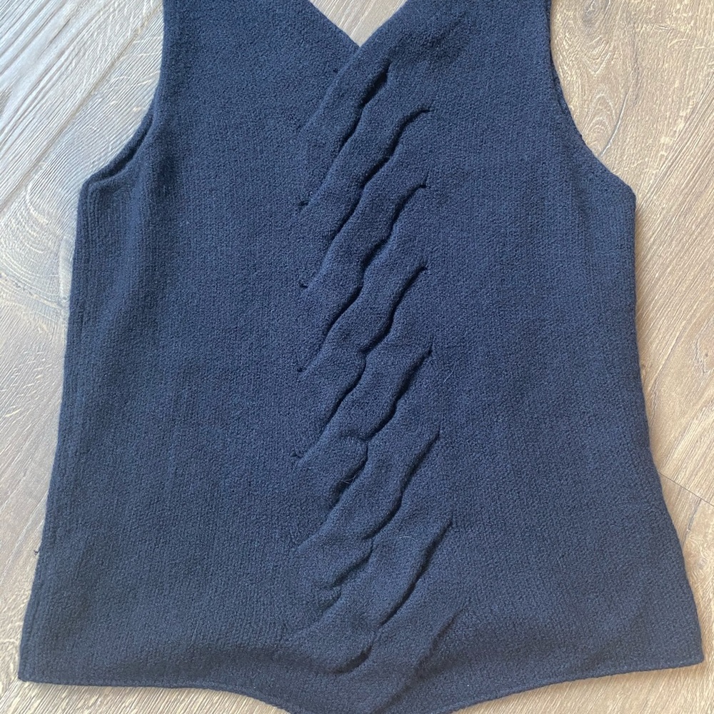 Giorgio Armani- BLACK vneck sleeveless sweater